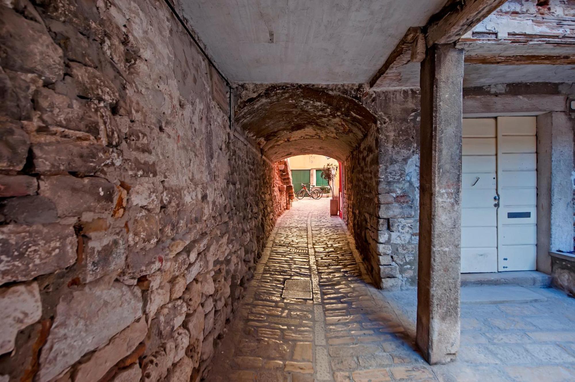 Guest House Sotto I Volti Centro Storico Ровинь Экстерьер фото