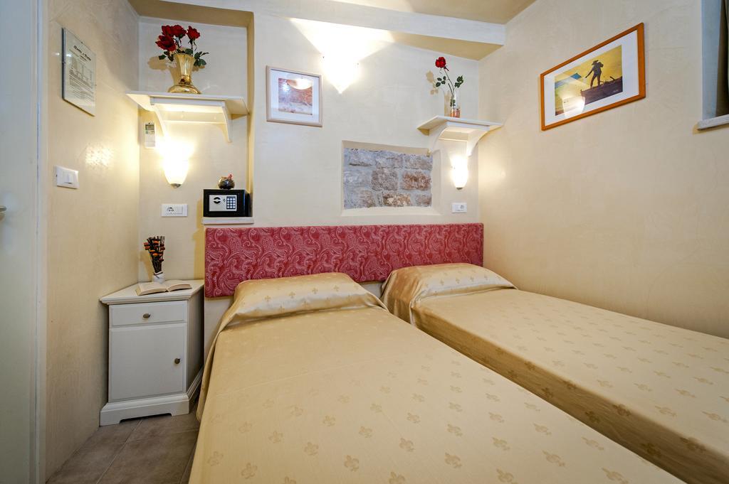 Guest House Sotto I Volti Centro Storico Ровинь Экстерьер фото