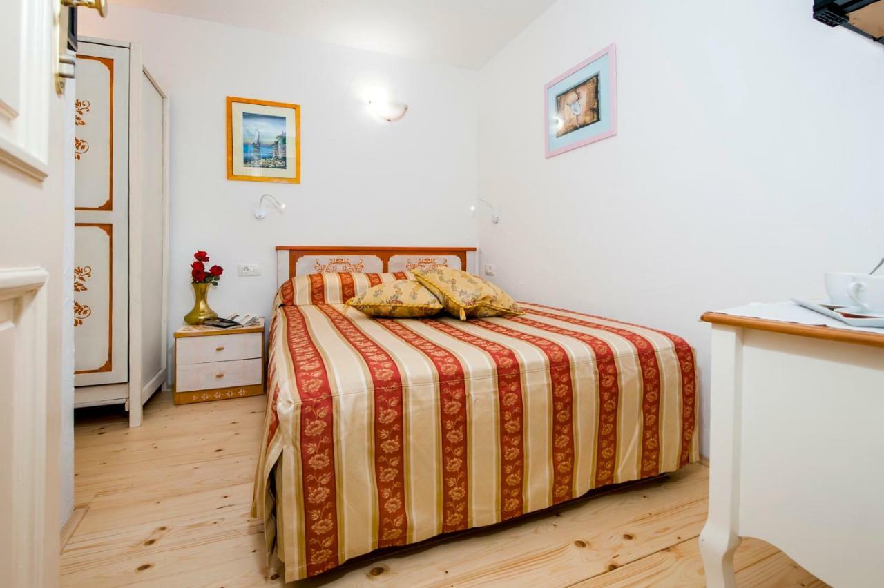 Guest House Sotto I Volti Centro Storico Ровинь Экстерьер фото