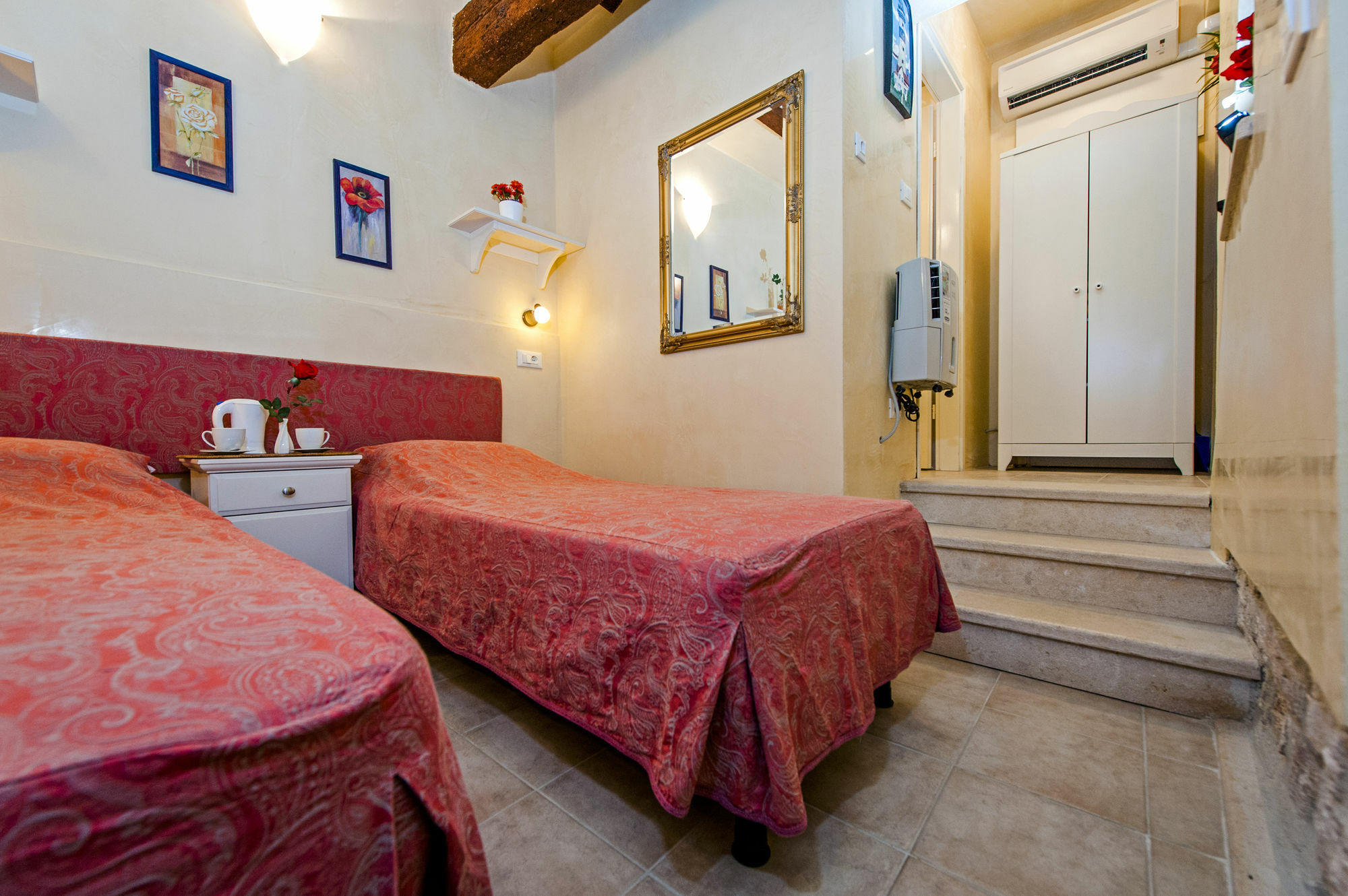 Guest House Sotto I Volti Centro Storico Ровинь Экстерьер фото
