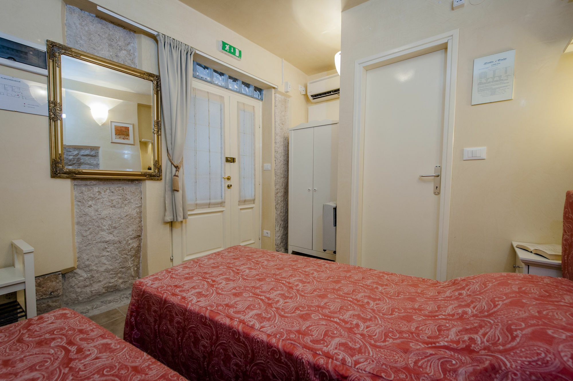 Guest House Sotto I Volti Centro Storico Ровинь Экстерьер фото