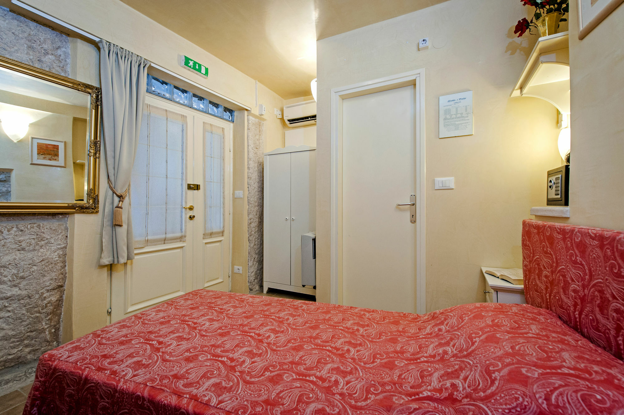 Guest House Sotto I Volti Centro Storico Ровинь Экстерьер фото