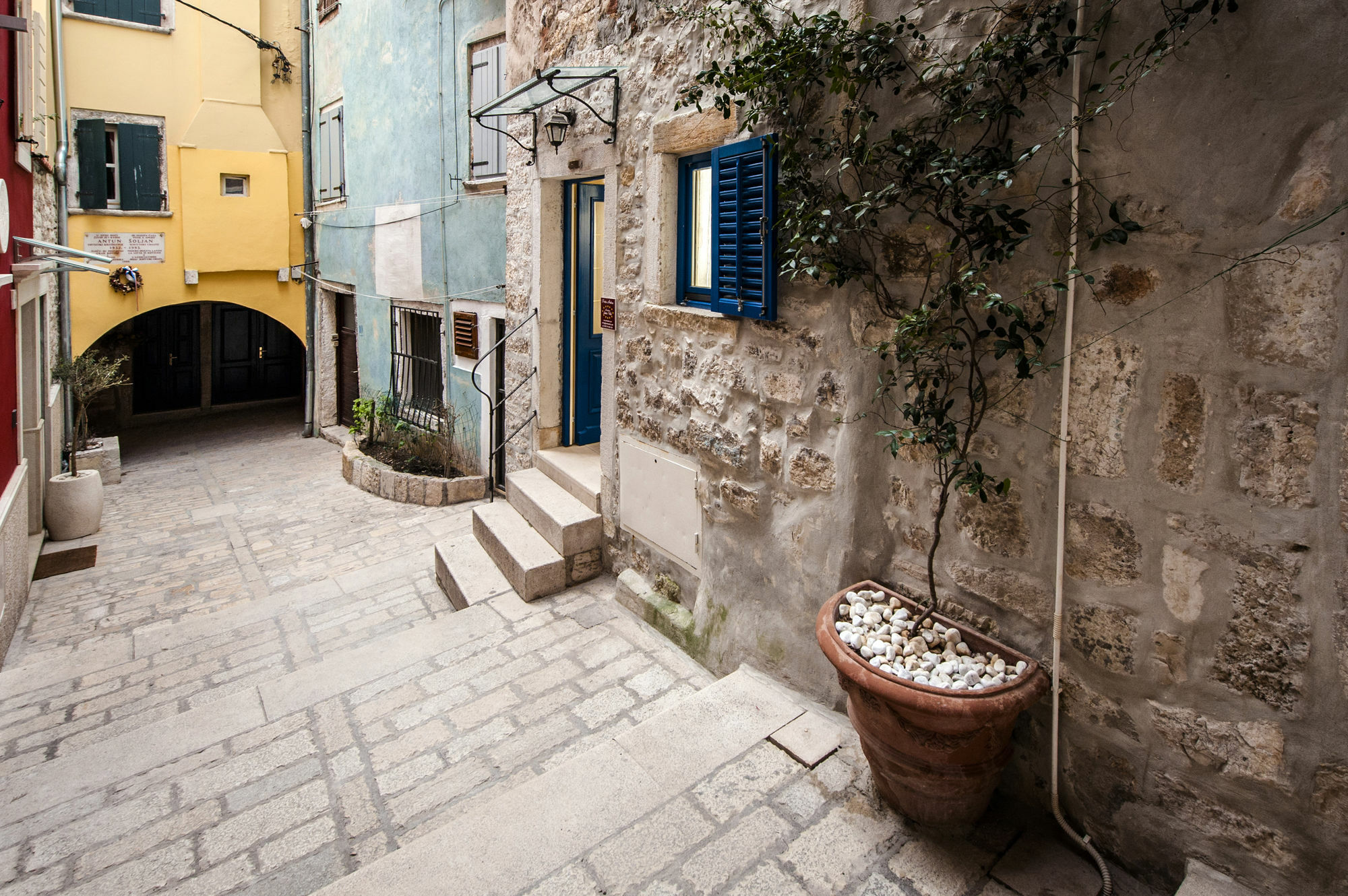 Guest House Sotto I Volti Centro Storico Ровинь Экстерьер фото