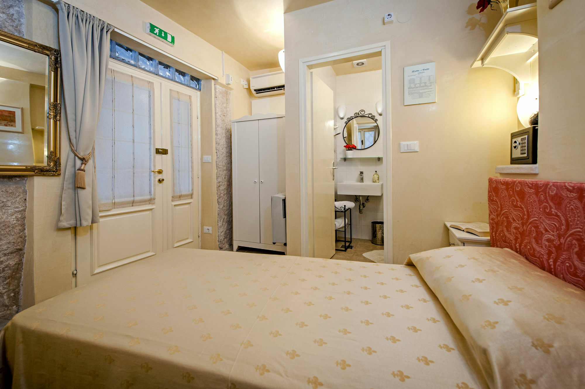 Guest House Sotto I Volti Centro Storico Ровинь Экстерьер фото